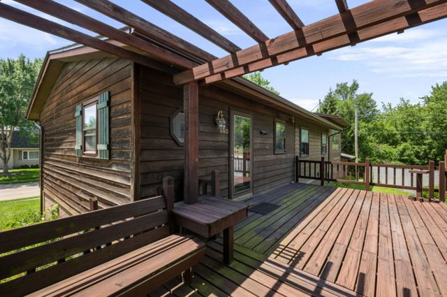 660 Northbrook Drive, Davenport, IA 52806