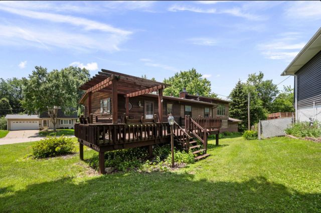 660 Northbrook Drive, Davenport, IA 52806
