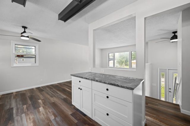 660 Northbrook Drive, Davenport, IA 52806