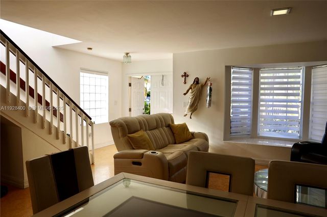 11049 SW 152nd Ct, Miami, FL 33196