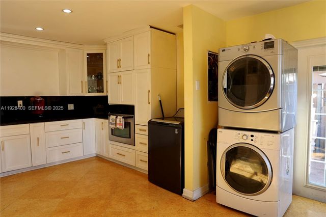 11049 SW 152nd Ct, Miami, FL 33196