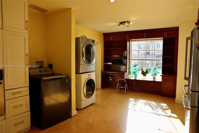 11049 SW 152nd Ct, Miami, FL 33196