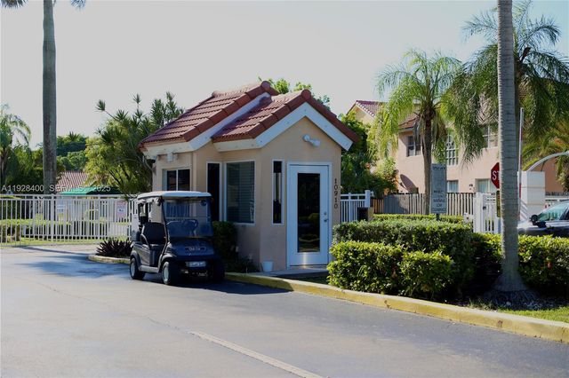 11049 SW 152nd Ct, Miami, FL 33196