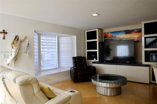 11049 SW 152nd Ct, Miami, FL 33196