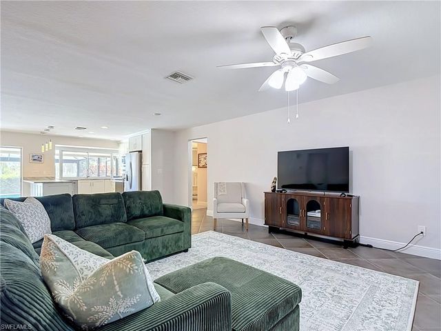 928 52nd ST, Cape Coral, FL 33914