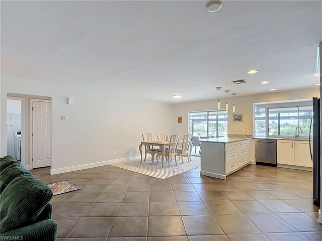 928 52nd ST, Cape Coral, FL 33914