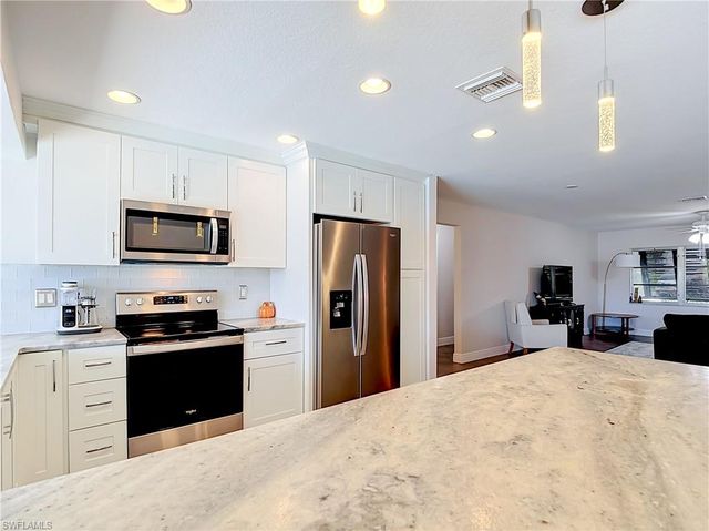 928 52nd ST, Cape Coral, FL 33914