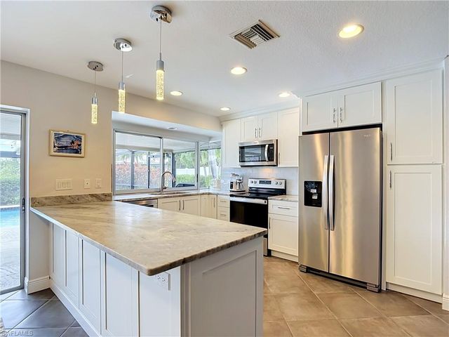 928 52nd ST, Cape Coral, FL 33914