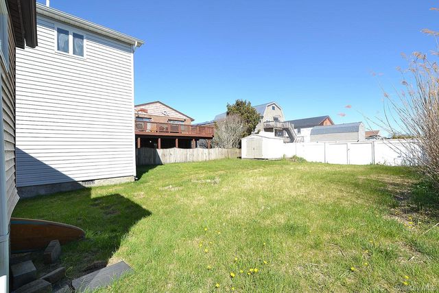 54 Bayview Avenue W, Lindenhurst, NY 11757