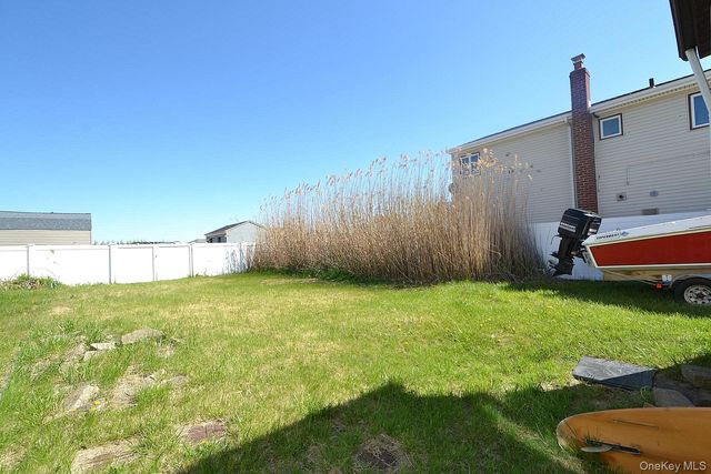 54 Bayview Avenue W, Lindenhurst, NY 11757