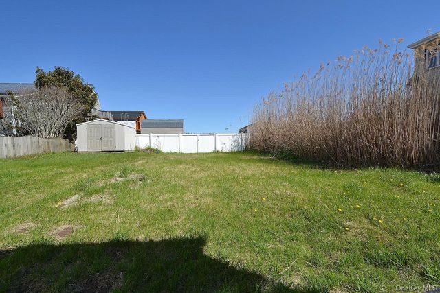 54 Bayview Avenue W, Lindenhurst, NY 11757