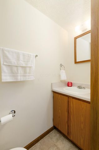 8041 Lakeloop Drive, Westerville, OH 43081