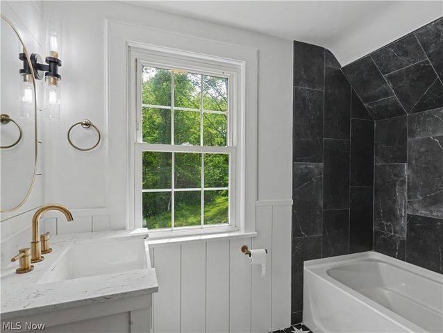 3246 Stimson Road, Barberton, OH 44203