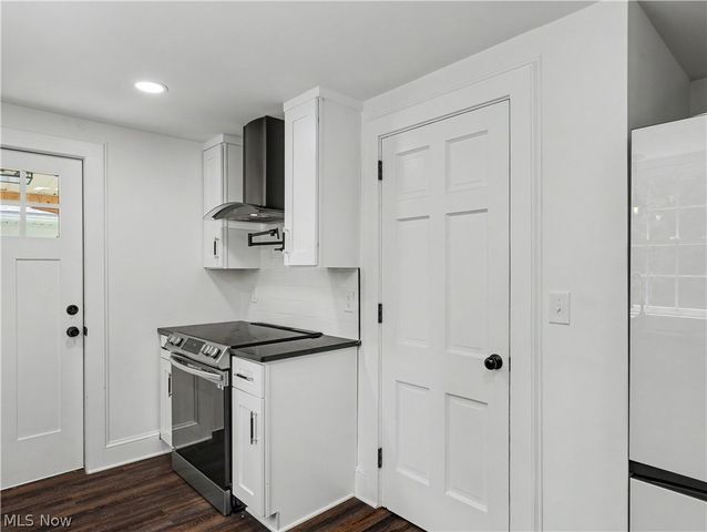 3246 Stimson Road, Barberton, OH 44203