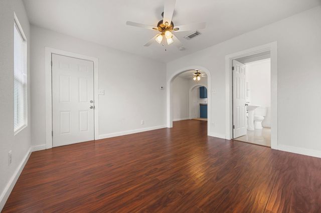 7 Latham Street, Houston, TX 77011