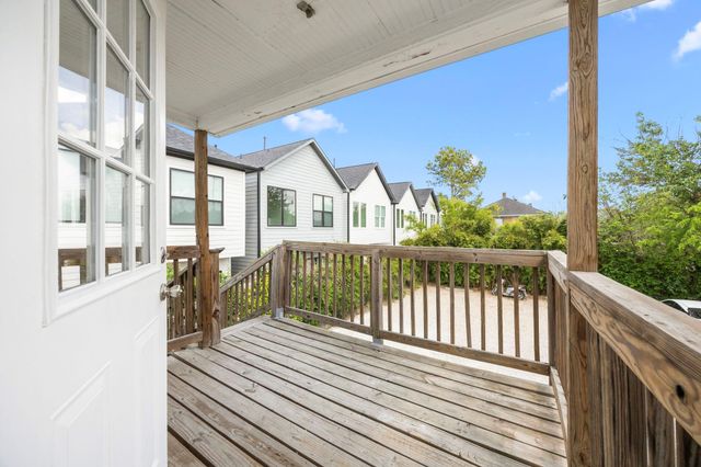 7 Latham Street, Houston, TX 77011