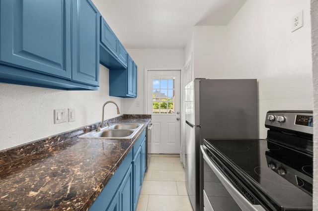 7 Latham Street, Houston, TX 77011