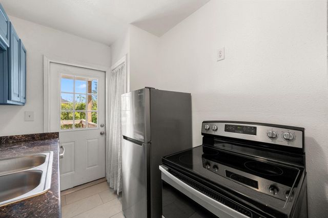 7 Latham Street, Houston, TX 77011