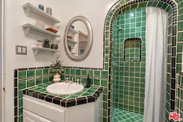 2214 Parnell Avenue, Los Angeles, CA 90064