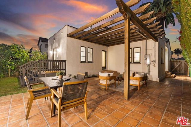 2214 Parnell Avenue, Los Angeles, CA 90064