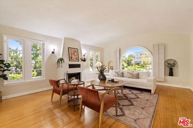 2214 Parnell Avenue, Los Angeles, CA 90064