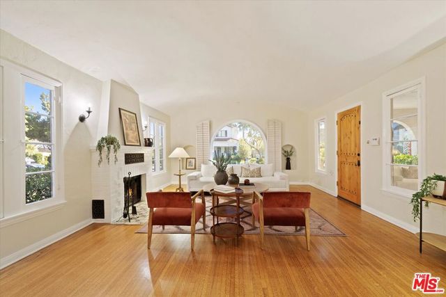 2214 Parnell Avenue, Los Angeles, CA 90064