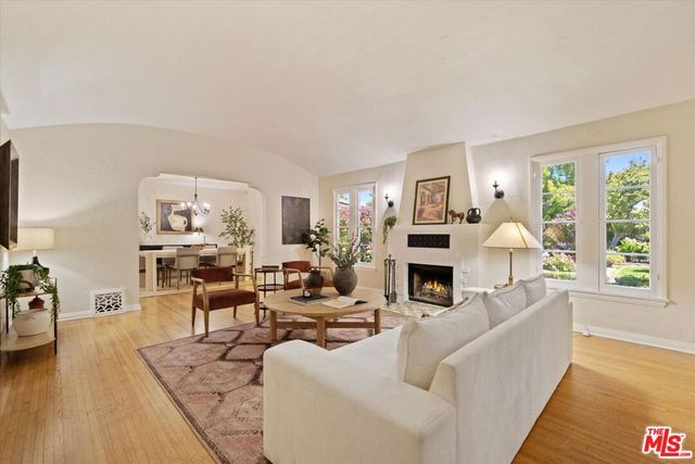 2214 Parnell Avenue, Los Angeles, CA 90064