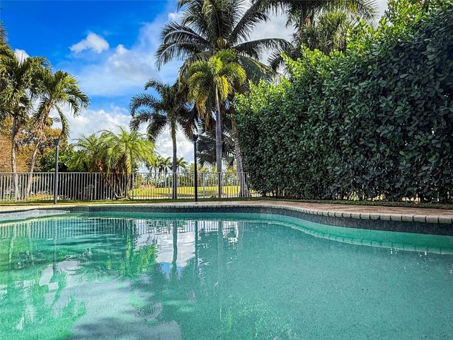 1919 S Club Drive, Wellington, FL 33414