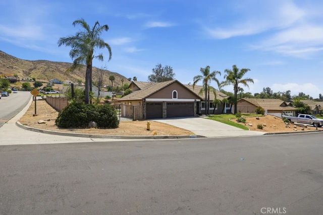 8097 Stonemist, Jurupa Valley, CA 92509