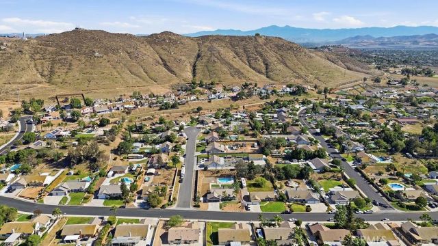 8097 Stonemist, Jurupa Valley, CA 92509