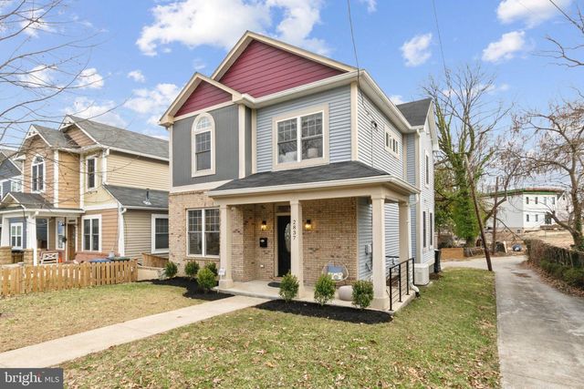 2837 MYRTLE AVE NE, Washington, DC 20018
