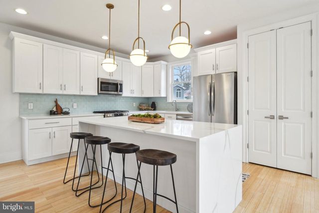 2837 MYRTLE AVE NE, Washington, DC 20018