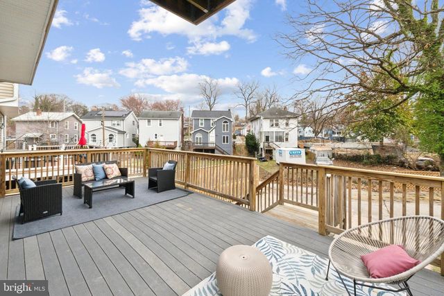 2837 MYRTLE AVE NE, Washington, DC 20018