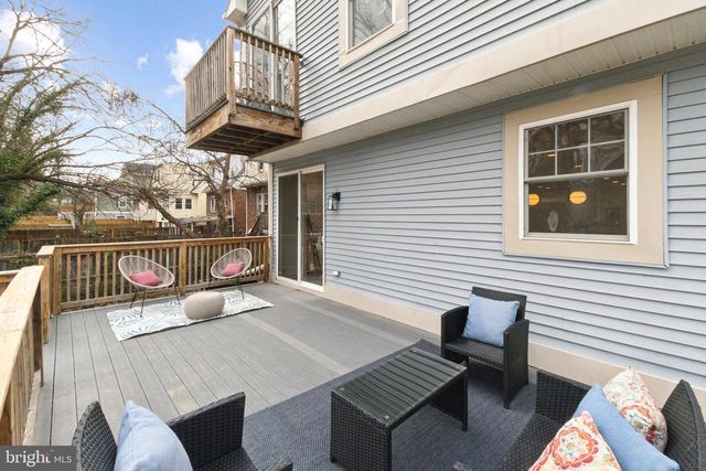 2837 MYRTLE AVE NE, Washington, DC 20018