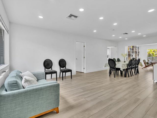 2003 N 42nd Avenue, Hollywood, FL 33021