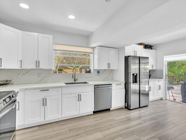 2003 N 42nd Avenue, Hollywood, FL 33021