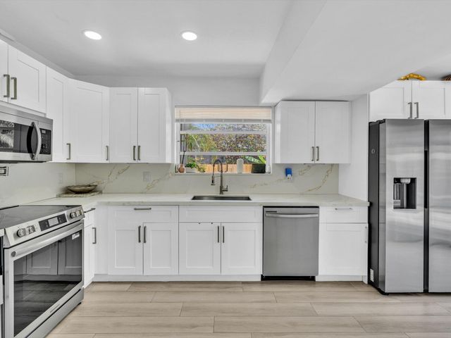 2003 N 42nd Avenue, Hollywood, FL 33021