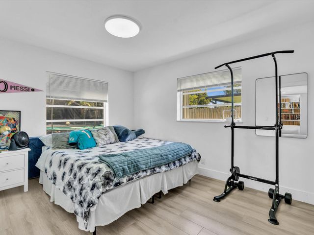 2003 N 42nd Avenue, Hollywood, FL 33021