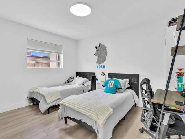 2003 N 42nd Avenue, Hollywood, FL 33021