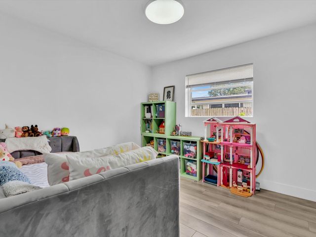 2003 N 42nd Avenue, Hollywood, FL 33021