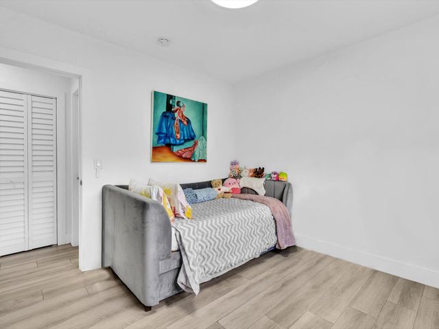 2003 N 42nd Avenue, Hollywood, FL 33021