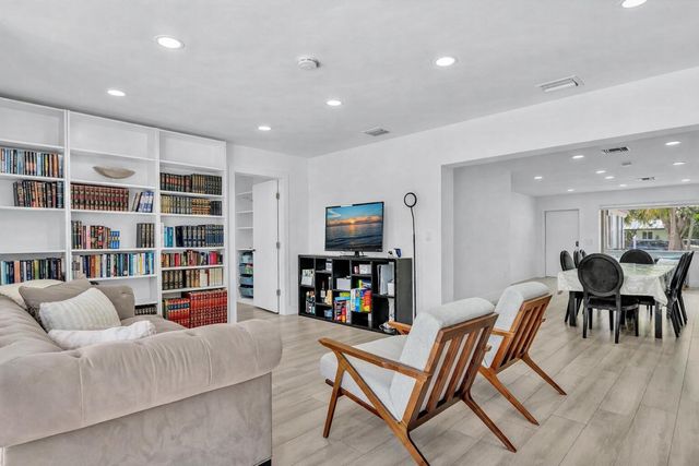 2003 N 42nd Avenue, Hollywood, FL 33021