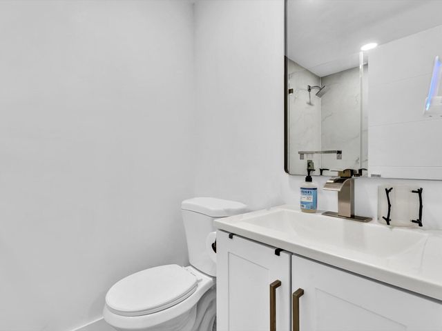 2003 N 42nd Avenue, Hollywood, FL 33021