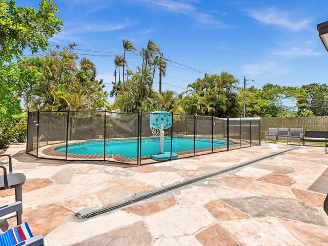 2003 N 42nd Avenue, Hollywood, FL 33021