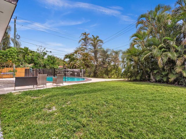 2003 N 42nd Avenue, Hollywood, FL 33021