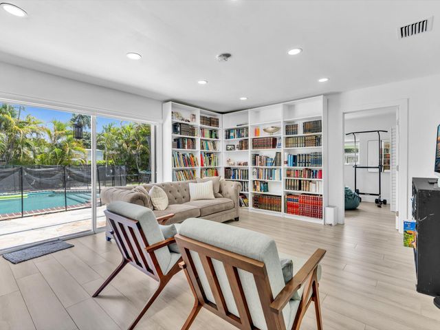 2003 N 42nd Avenue, Hollywood, FL 33021