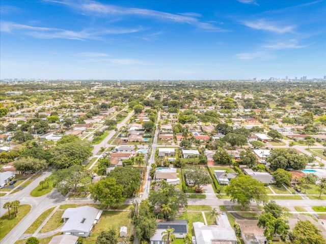 2003 N 42nd Avenue, Hollywood, FL 33021