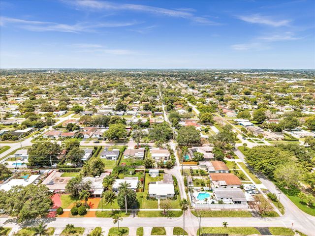 2003 N 42nd Avenue, Hollywood, FL 33021