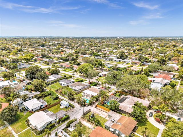 2003 N 42nd Avenue, Hollywood, FL 33021