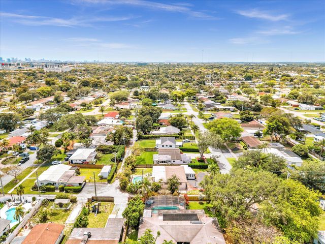 2003 N 42nd Avenue, Hollywood, FL 33021